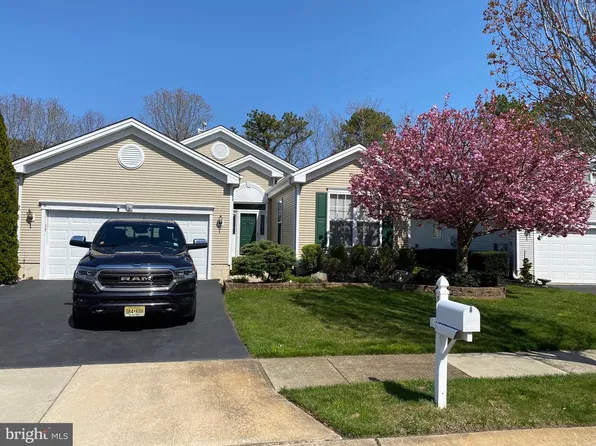 100 Hyannis Ct, Galloway, NJ 08205