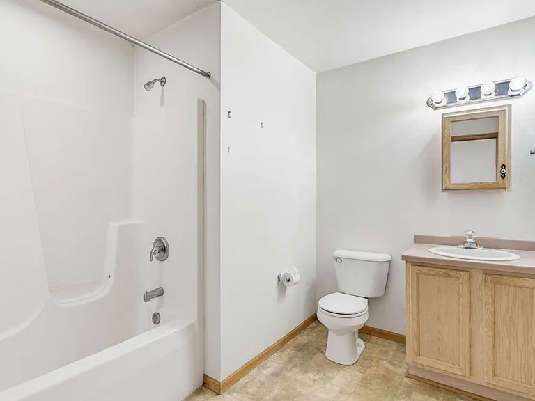 1425 Ellis Ave — Photo 1