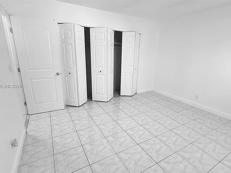400 SE 9th Ct #9 — Photo 6