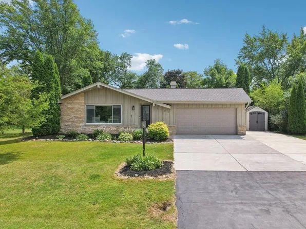 4123 West Mary Ann DRIVE, Franklin, WI 53132