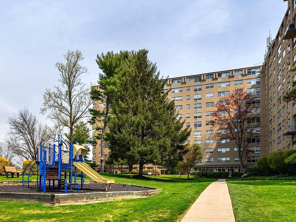2nd image of 1030 E Lancaster Ave APT 828