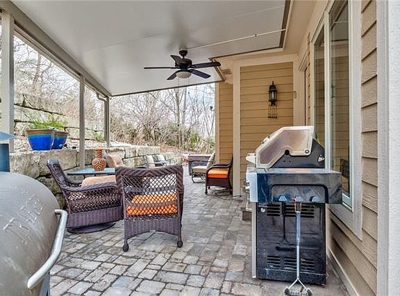 4th image of 4215 N Jarboe Ct