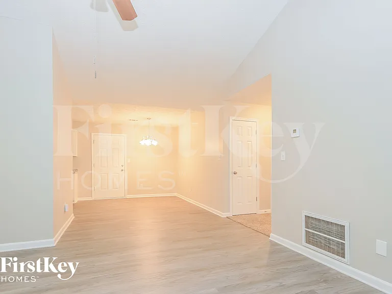 11035 Shannon Cir — Photo 5