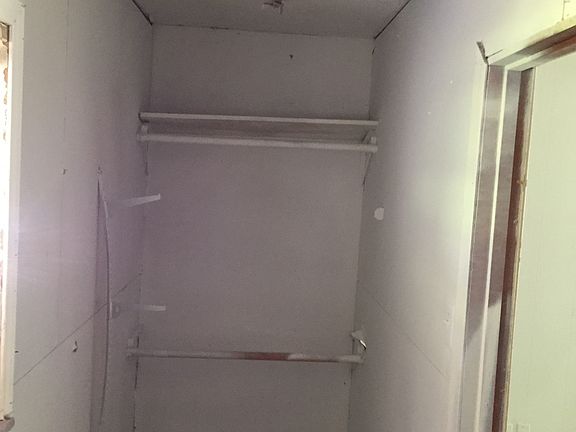 4th image of 5075 Highland Ave