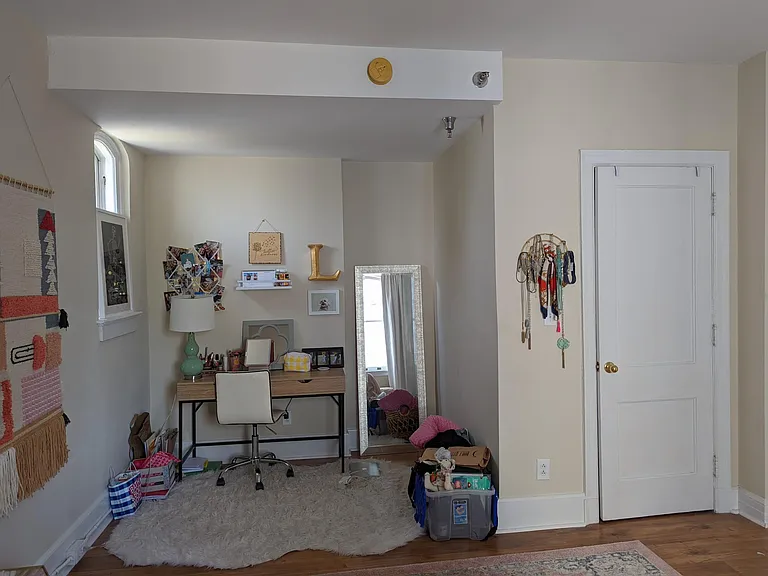 212 W Franklin St #202 — Photo 7