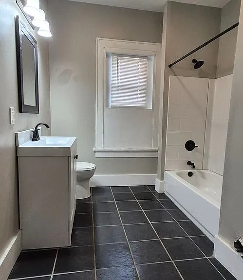 2420 Linden Ave — Photo 8