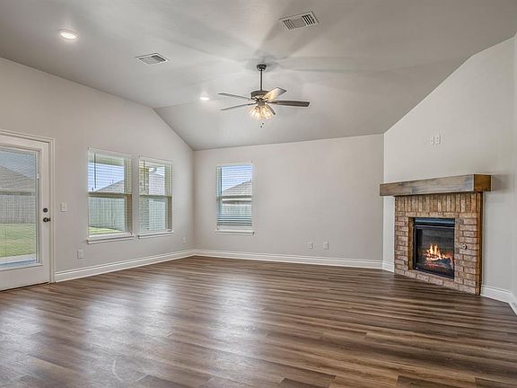 5th image of 408 Irish Ln