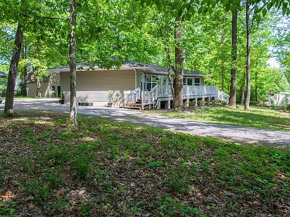 3rd image of 403 NW Hickory Dr