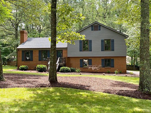 3rd image of 212 Woodville Dr