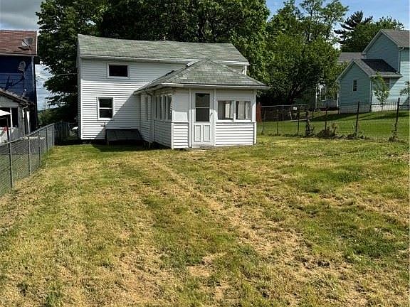 3rd image of 1137 W Gibson Ave S