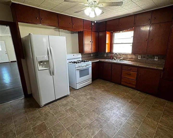 408 E Gilbert St — Photo 4