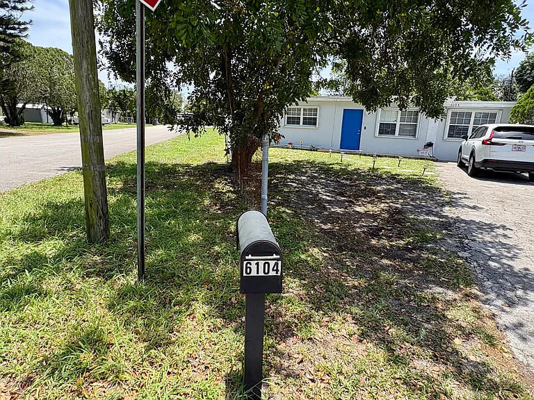Cresthaven Ct — Photo 9