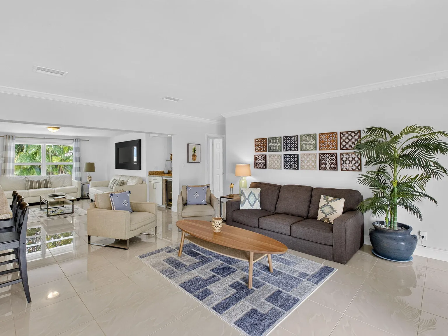 3 bed, 2.0 bath, 1765 sqft, $7,500 — Photo 4
