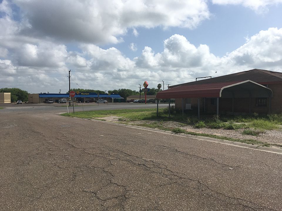 2nd image of 1101 E Riley