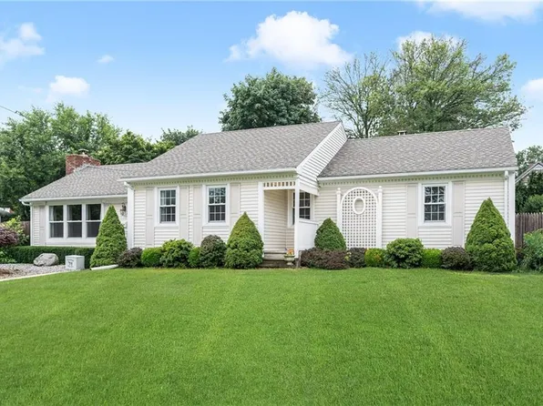 15 Chedell Ave, East Providence, RI 02914