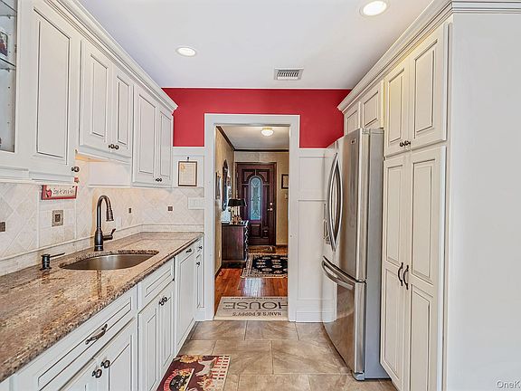 3rd image of 220 Terry Boulevard