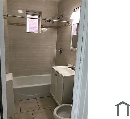 1337 Rosedale Ave #1R — Photo 2