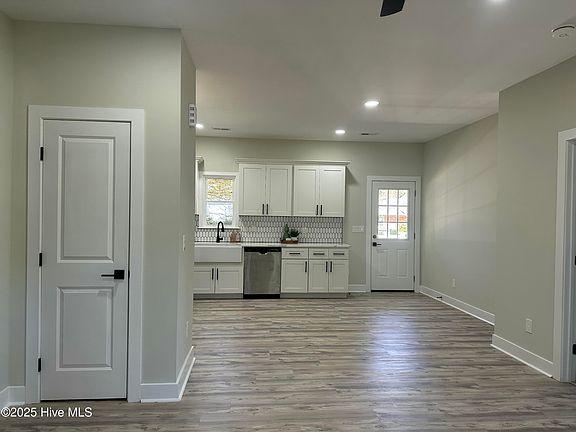 2nd image of 1811 Brown Avenue