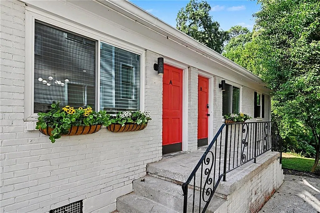 2240 Stephen Long Dr NE — Photo 1