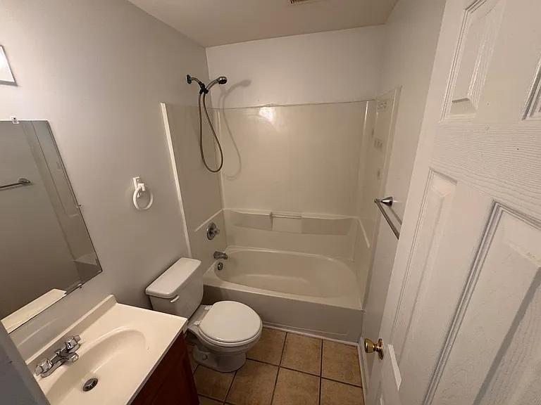 107 Lynnhaven Dr — Photo 10