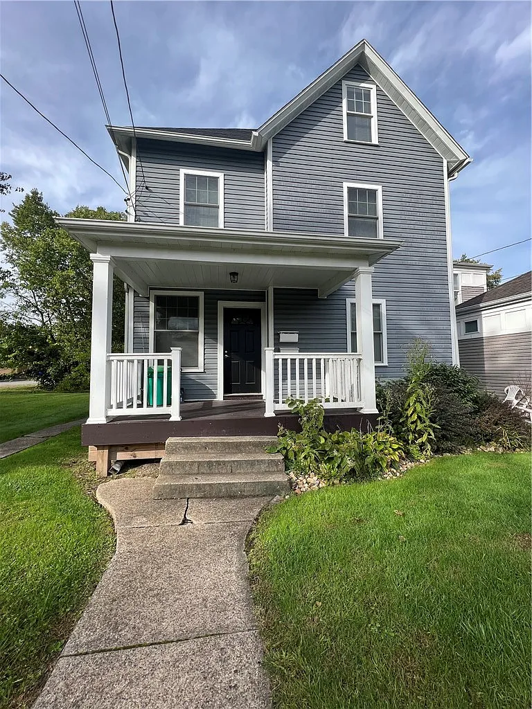 3 bed, $1,600 — Photo 1