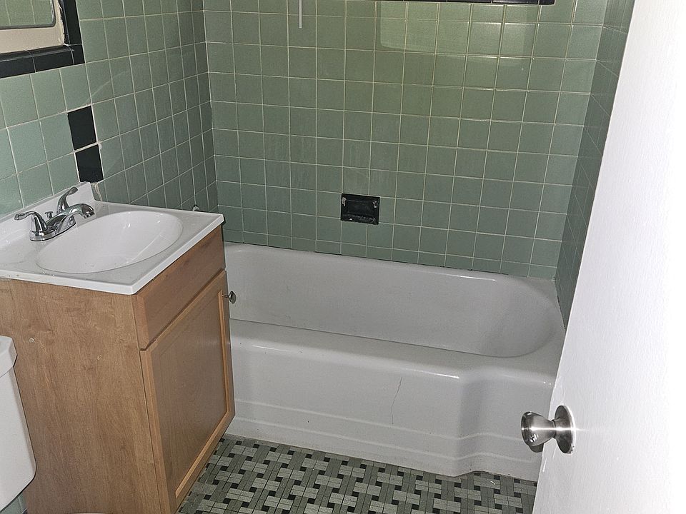 1st image of 906 N Van Buren St #A
