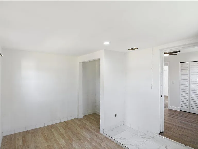 270 SW 10th Ave — Photo 26