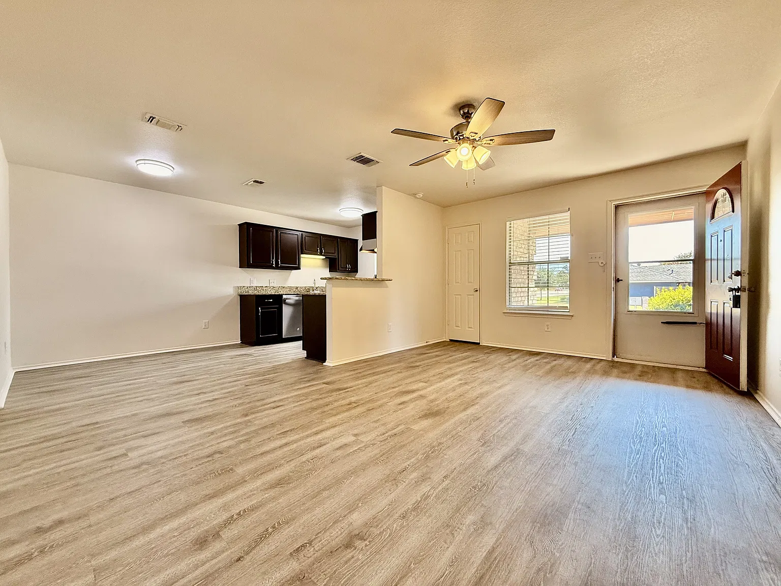 1017 Keller Ave — Photo 2