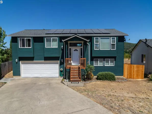 205 SE Lebleu Ln, Winston, OR 97496