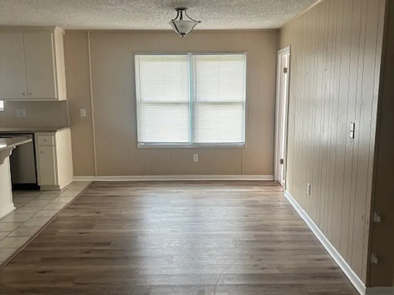 2704 Cranbrook Dr — Photo 5