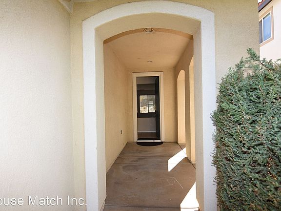 4th image of 32588 Wildflower Dr