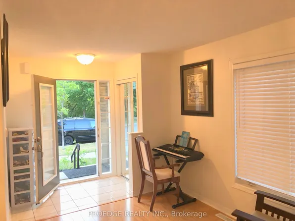 33 Stonewood St, Ajax, ON L1S 0B3