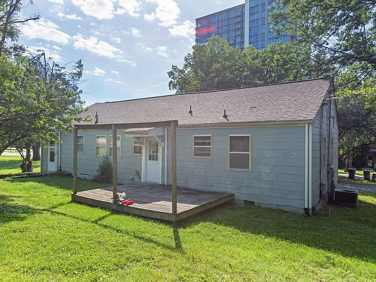 4104 Kimbark Dr — Photo 21