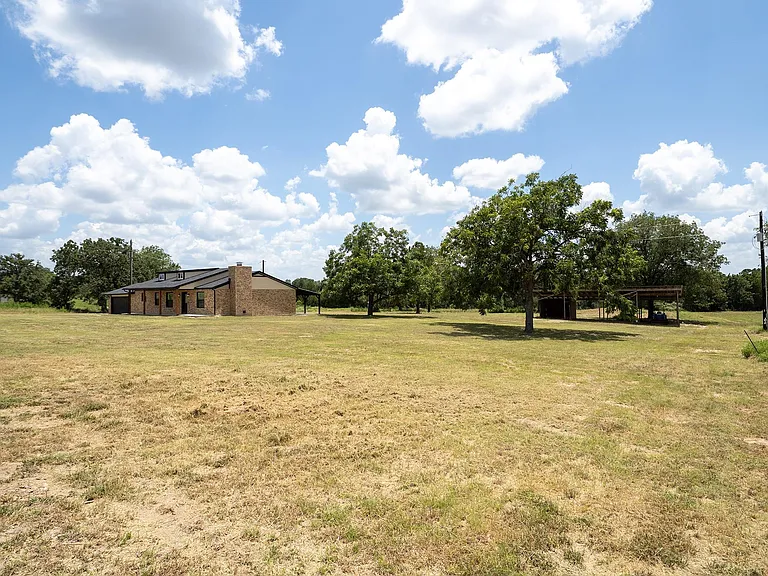 375 Brown Rd — Photo 28
