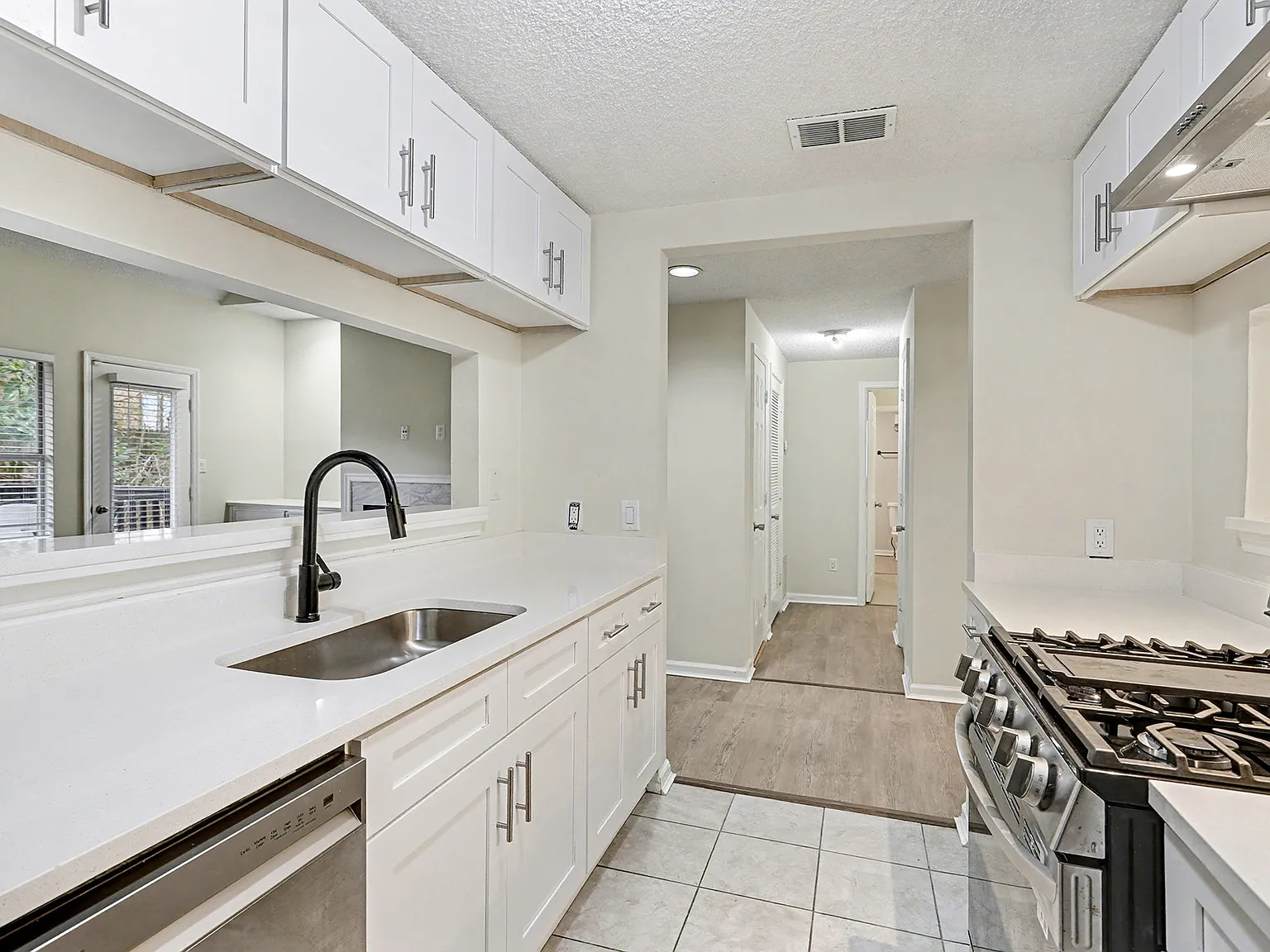 106 Ivy Green Lane Southeast - 106 — Photo 4