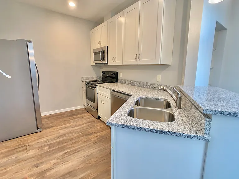 207 4th St E #25 — Photo 3