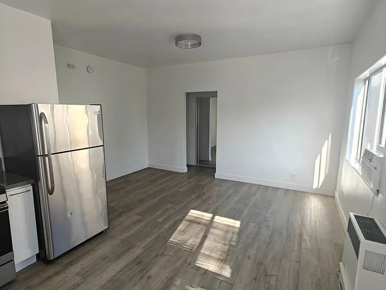 1439 N Curson Ave — Photo 15