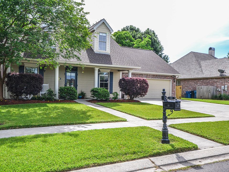 1st image of 210 N Lakepointe Dr