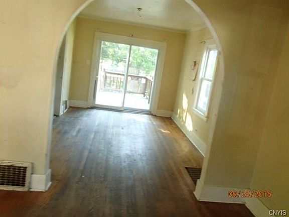 3rd image of 133 Leonard Ave