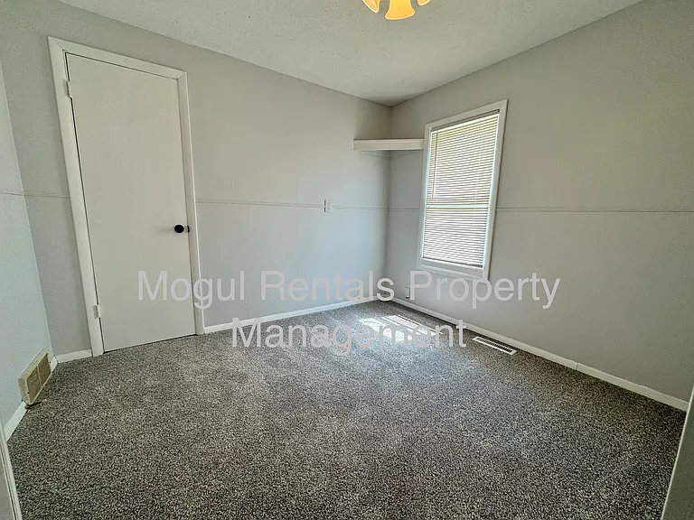 1401 S Anna St — Photo 6