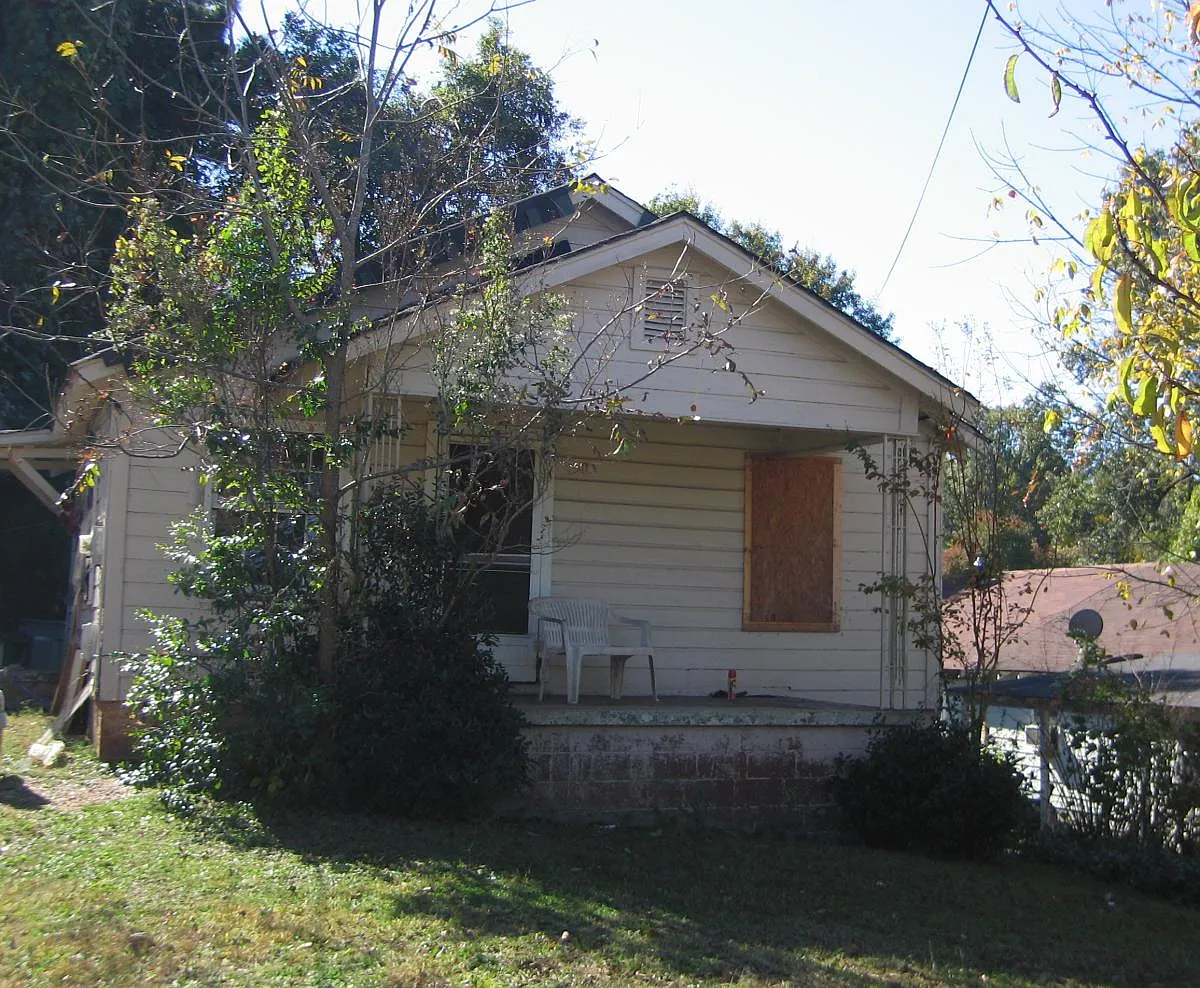 228 Bell St photo 1