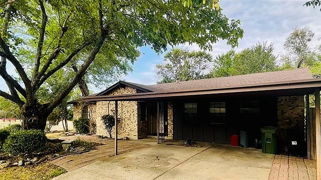2nd image of 2801 Cecil Dr