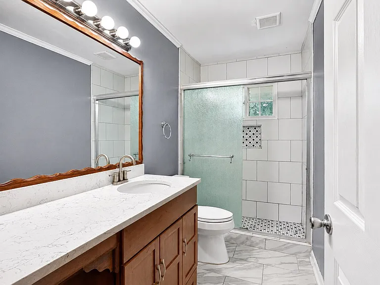 1621 Cloverdale Dr — Photo 13