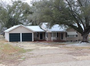 223 Texas St, Gladewater, TX 75647