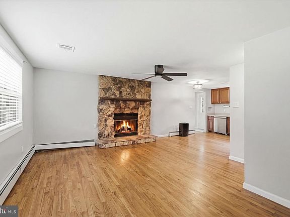5th image of 404 Cedar Dr