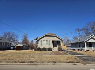 569 E 5th St, Galesburg, IL 61401