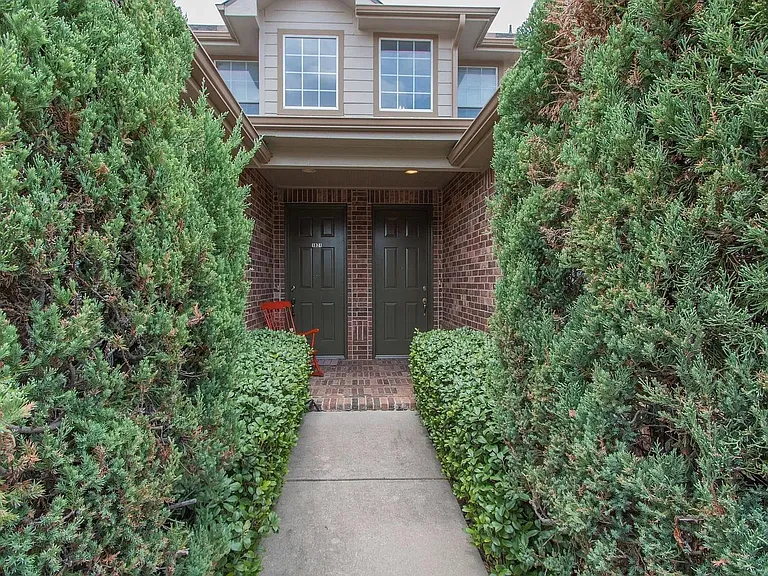 1825 Brookview Dr — Photo 30