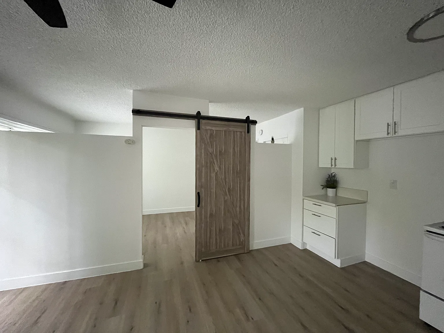 5548 Yarmouth JR 1 BR — Photo 4