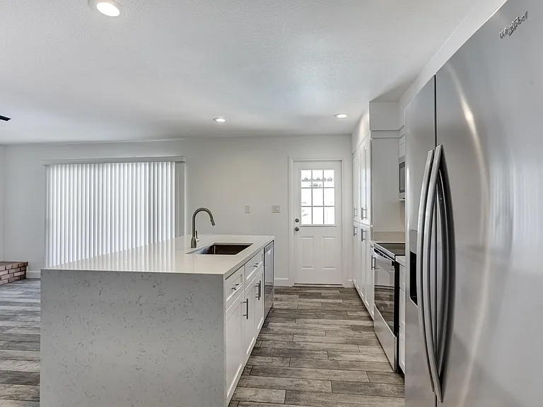 2500 E Hermosa Dr — Photo 11