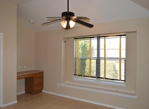 3rd image of 6507 Fairglen Dr